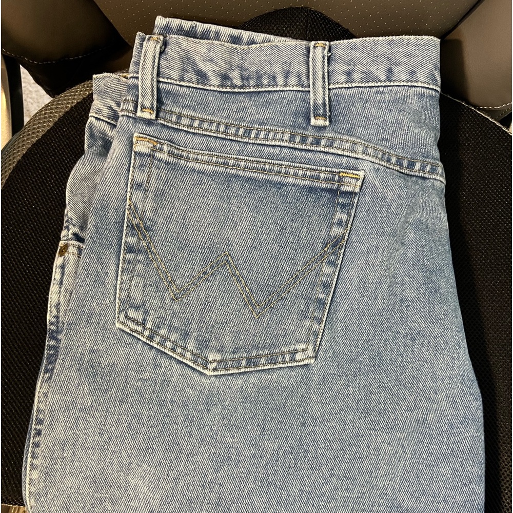 Wrangler Light Blue Relaxed Fit Men’s Jeans